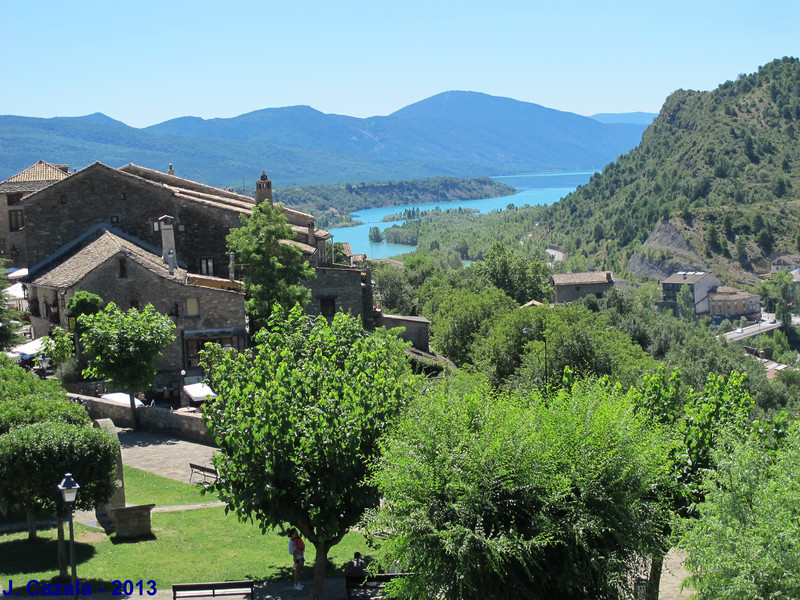 Vue sur la vallée depuis les fortifications d'Ainsa