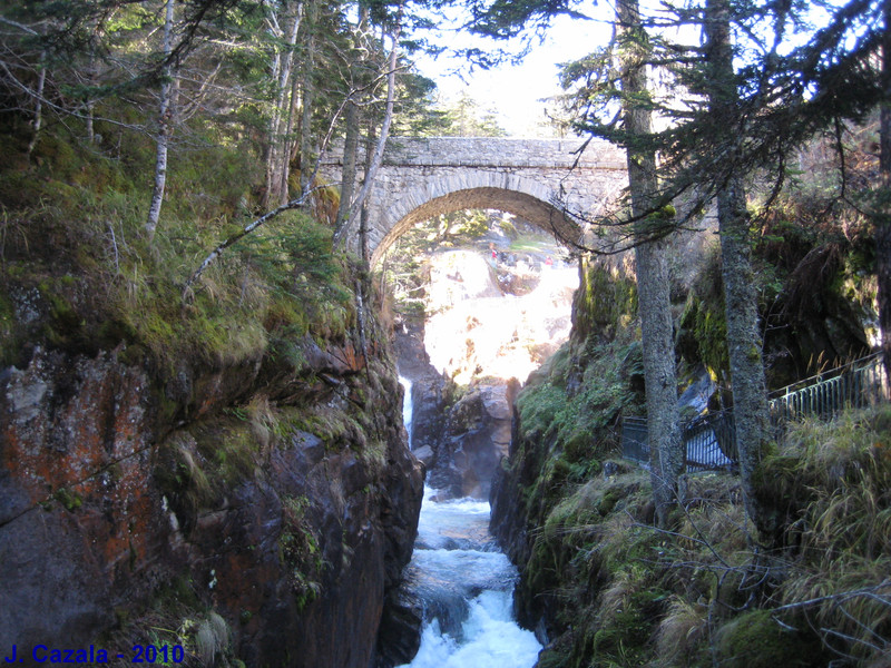 Le Pont d'Espagne et ses célèbres cascades