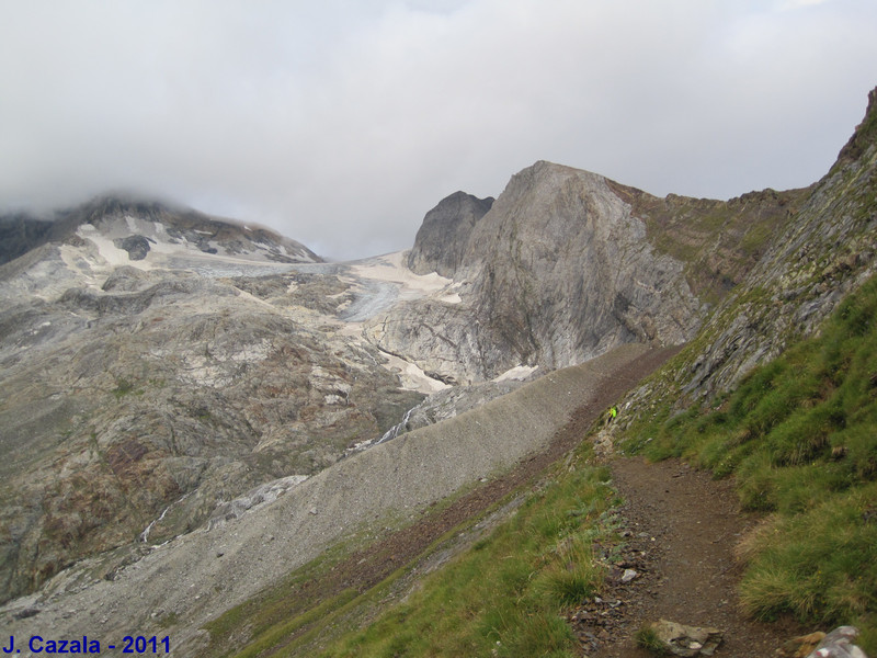 Le glacier d'Ossoue depuis le GR 10