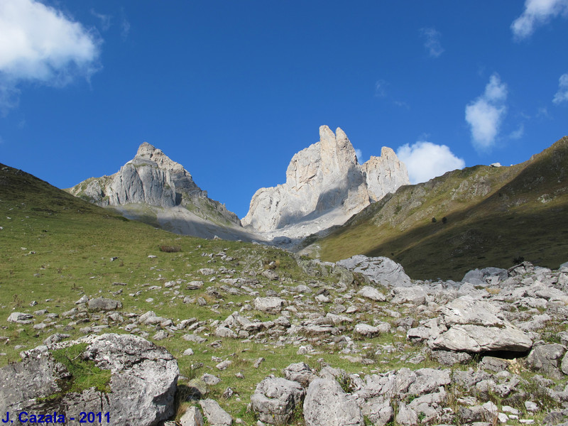 Paysage incontournable des Pyrénées : Les aiguilles d'Ansabère depuis le cirque de Lescun