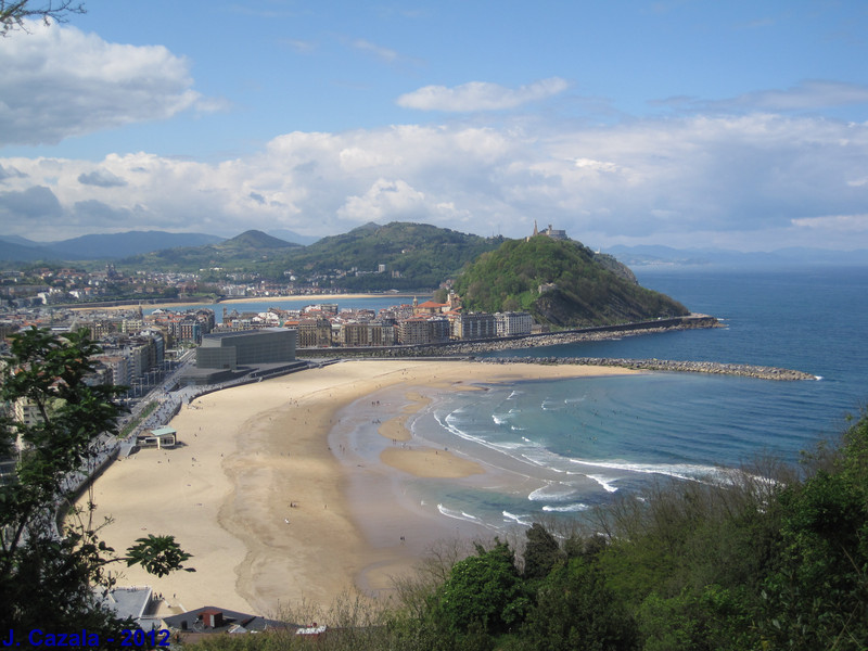 Paysage incontournable des Pyrénées : La Baie de Donostia San Sebastian depuis le sentier côtier