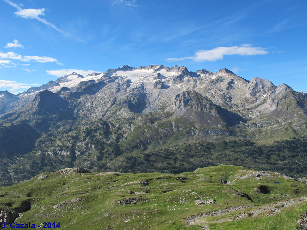 Vue sur l'Aneto et la Maladeta depuis le Port de Venasque