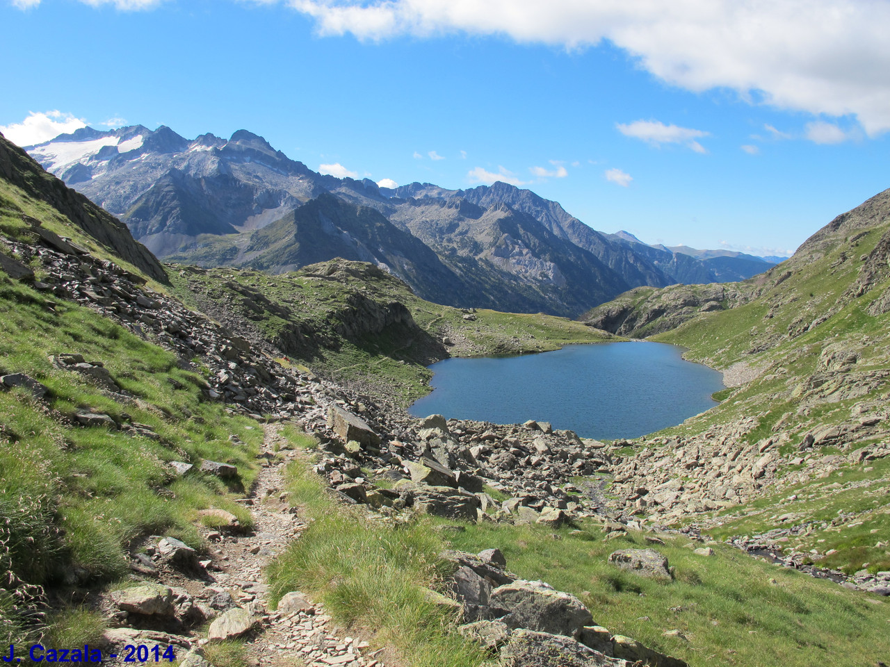 Le lac des Gourgoutes sur le sentier du Port de la Glère