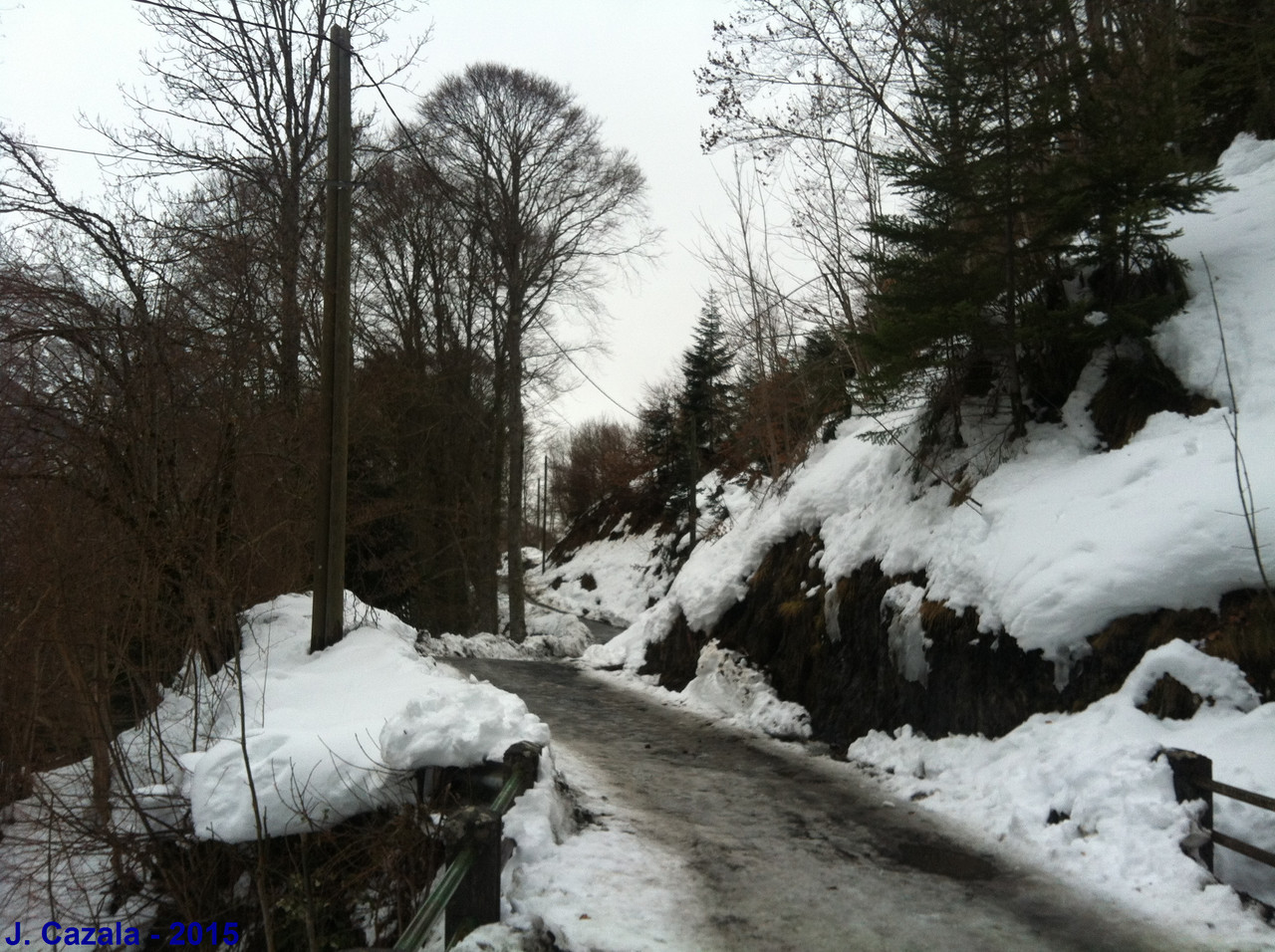 La route montant à la l'hôtellerie de la Reine Hortense