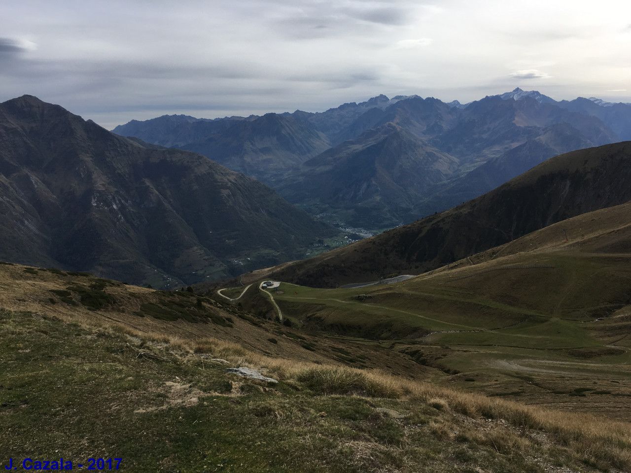 Vallée de Luz Saint-Sauveur et station de Luz Ardiden