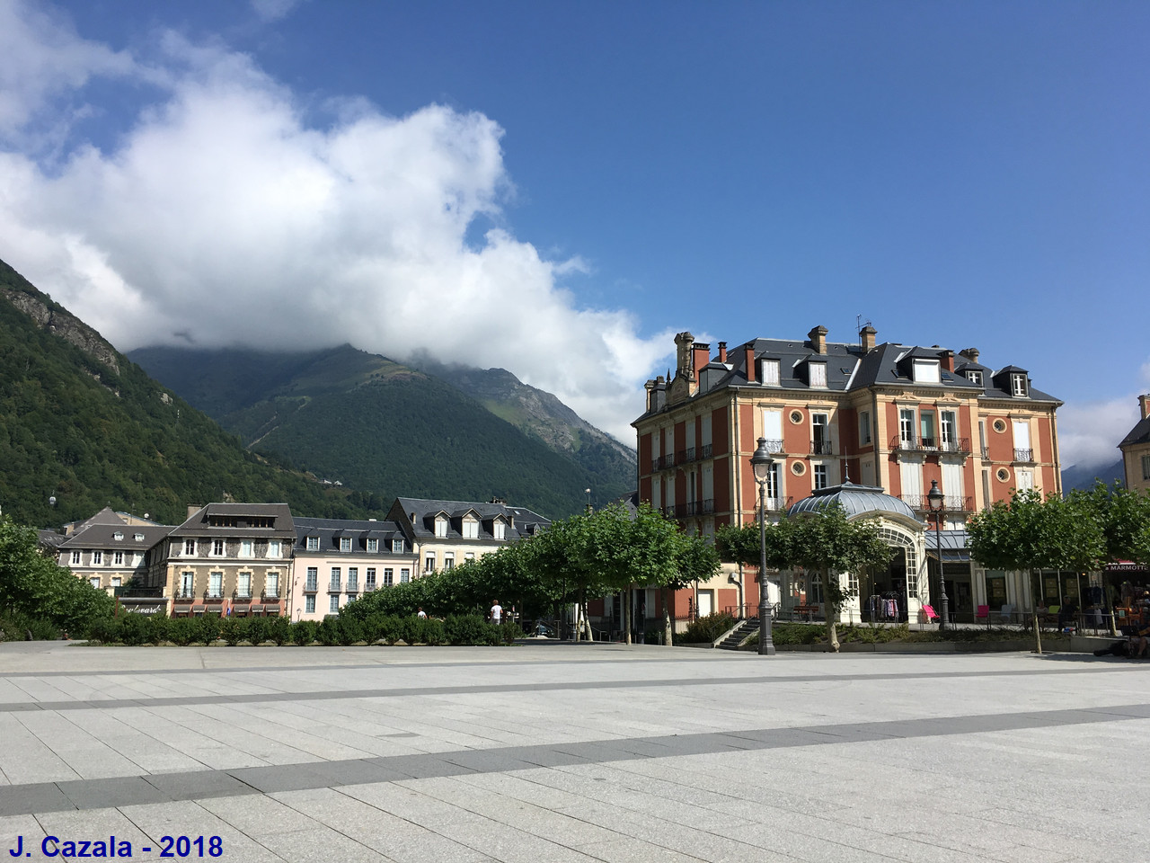 Promenade dans les rues de Cauterets