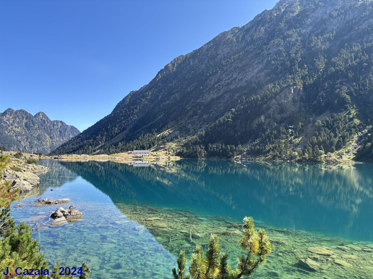 Le lac de Gaube et ses couleurs azur