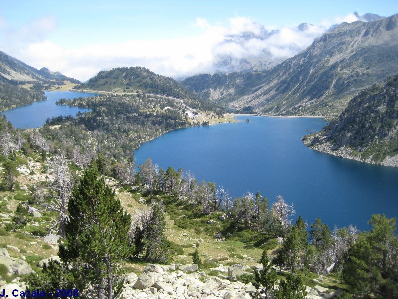 Paysage incontournable des Pyrénées : Les lacs du Néouvielle depuis la Hourquette d'Aubert